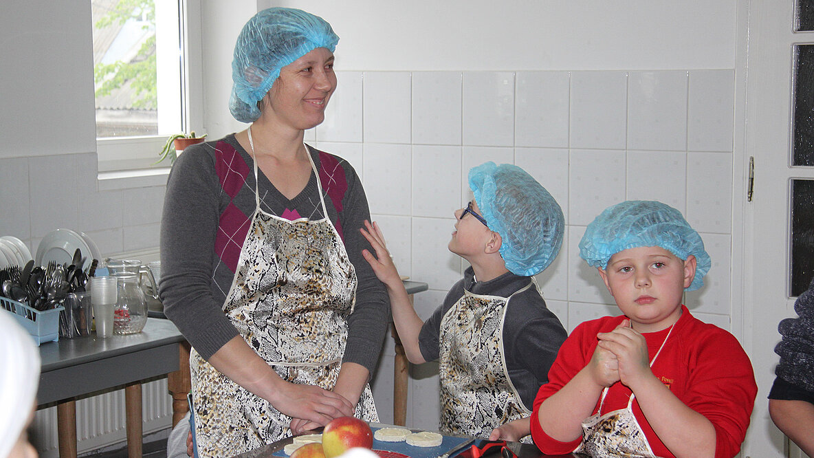 © Projektpartner / Kindermissionswerk Kochkurs der Caritas Ukraine für Kinder mit Behinderung.