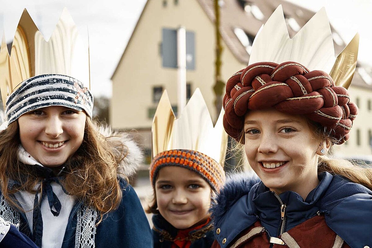 © Benne Ochs / Kindermissionswerk Sternsinger lachen in die Kamera