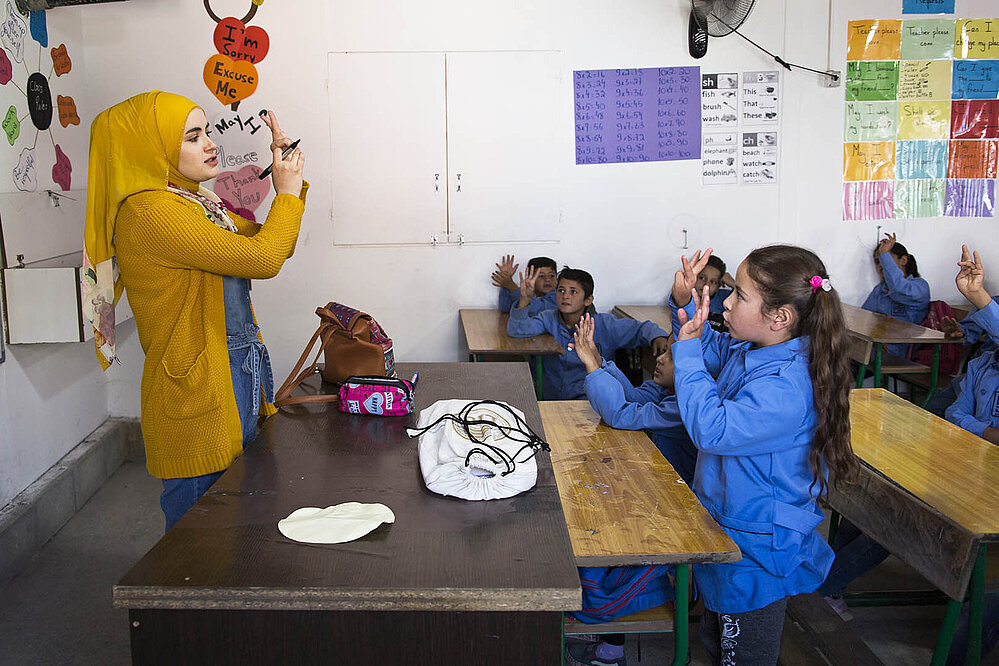Schule in einem Flüchtlingslager in der Bekaa Ebene, Libanon